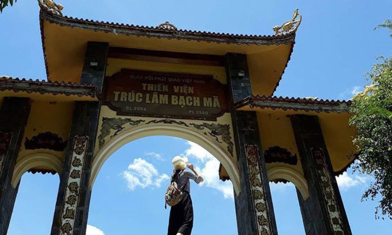 Cần chuẩn bị trang phục phù hợp khi tới thiền viện