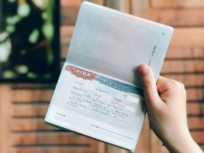 Cần phải đóng phí thị thực để xin visa