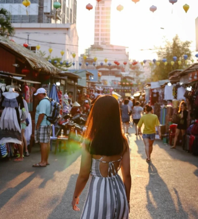 Cảnh chợ đêm vào buổi chiều