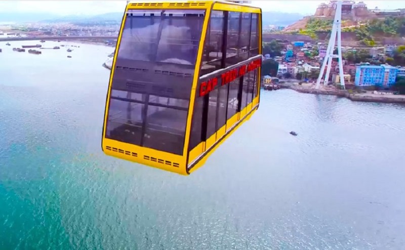 Ngắm nhìn biển xanh từ cáp treo