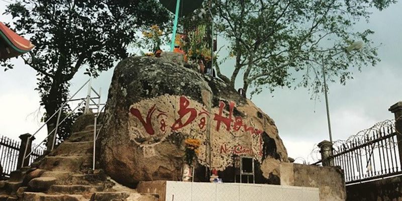 Ngắm nhìn quang cảnh Châu Đốc từ Vồ Bồ Hong