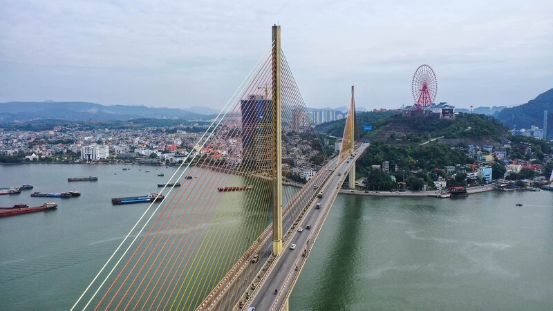 Cầu Bãi Cháy được biết đến là biểu tượng của Hạ Long