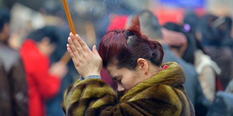 Hãy thành tâm cầu nguyện khi đến chùa để hưởng duyên lành