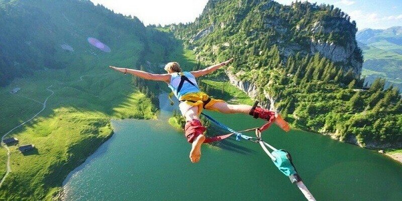 Nhảy Bungee là trải nghiệm được du khách yêu thích nhất
