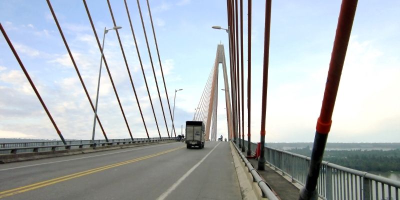 Tầm nhìn rộng mở từ Cầu Rạch Miễu giúp du khách thu trọn cảnh sông Tiền