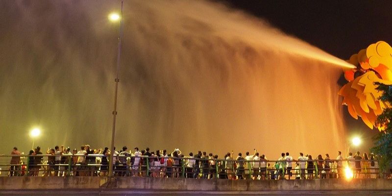 Màn trình diễn rồng phun nước chắc hẳn sẽ khiến du khách thích thú