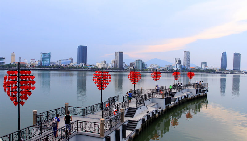 Từ thành phố Đà Nẵng di chuyển tới cầu mất tầm 2km