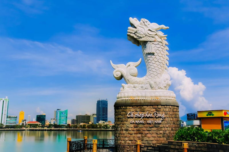 Tượng cá chép hóa rồng tượng trưng cho sự thành công, may mắn