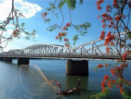 Cầu Tràng Tiền - Chứng Nhân Lịch Sử Của Mảnh Đất Cố Đô