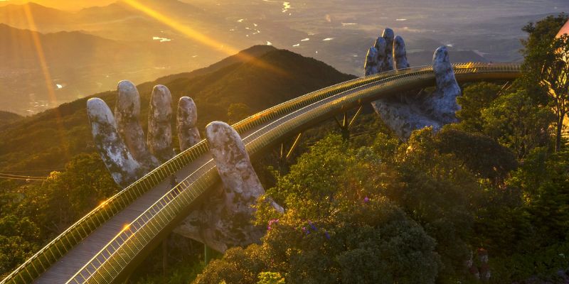 Toàn cảnh cầu Vàng Đà Nẵng nhìn từ trên cao