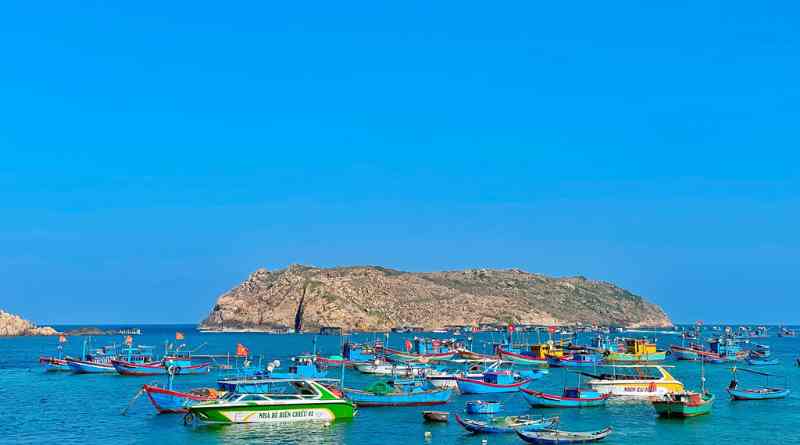 Chạm vào nét bình yên của người dân biển