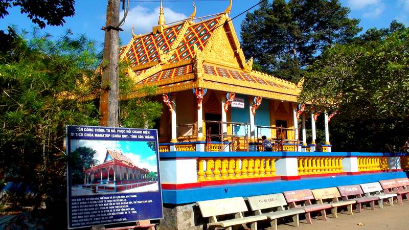 Chánh điện có nét kiến trúc rất độc đáo