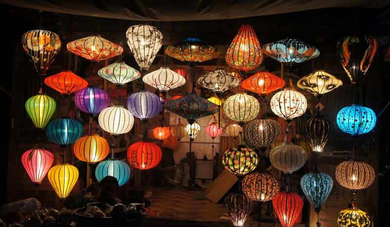 Đèn lồng được dùng làm quà lưu niệm phổ biến
