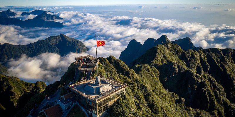 Chinh phục đỉnh cao nhất của Việt Nam tươi đẹp
