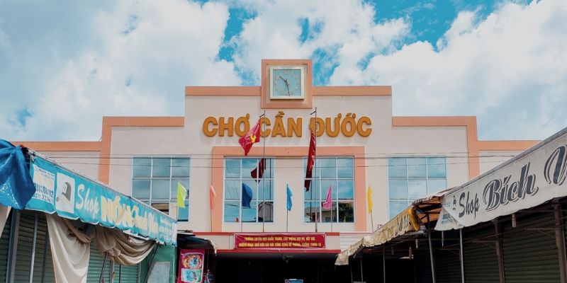 Du khách nên ưu tiên tham quan lúc họp chợ sôi nổi