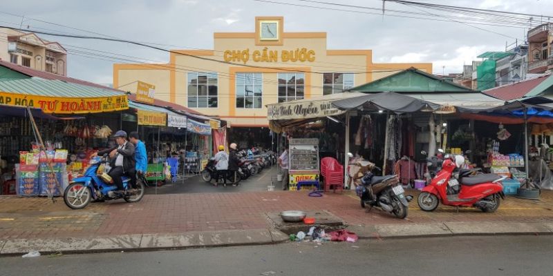 Sau này, chợ đã được mở rộng để đáp ứng nhu cầu mua sắm hàng hóa