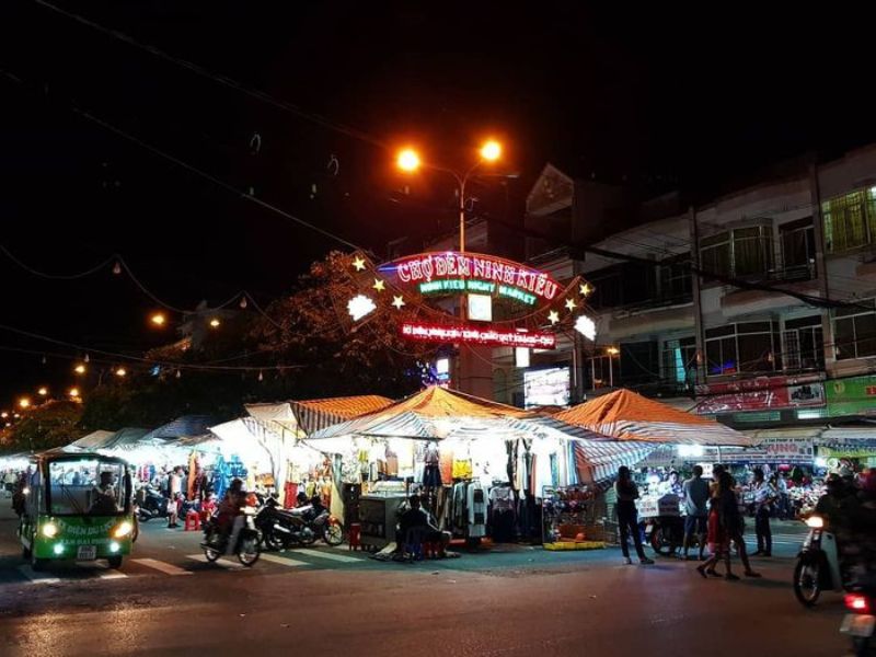 Các địa điểm du lịch gần chợ Ninh Kiều mà du khách có thể khám phá