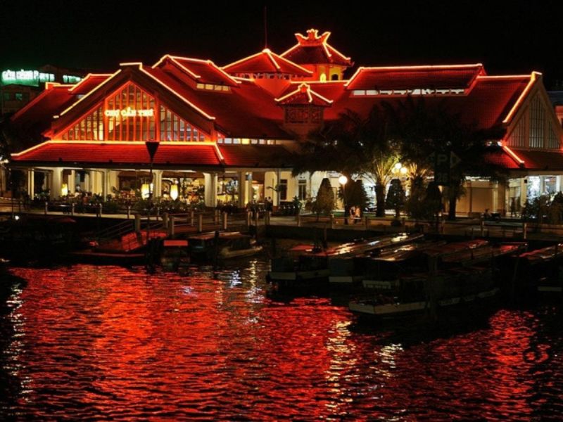 Tham gia nhiều hoạt động tại khu chợ