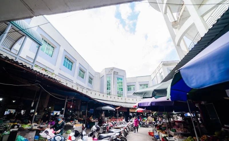 Chợ Hạ Long 2 - Khu chợ nổi tiếng tại địa phương