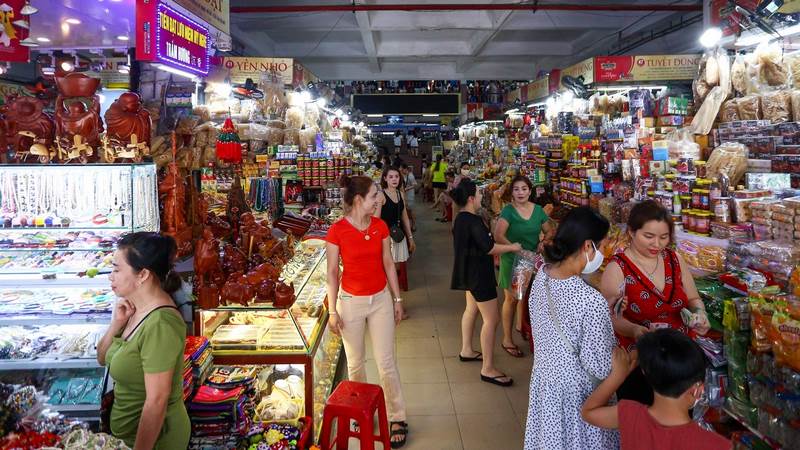 Chợ Hàn là tổ hợp nơi mua sắm - ẩm thực lớn