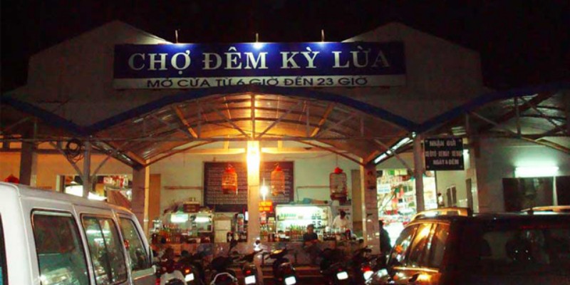 Chợ Kỳ Lừa tọa lạc ngay trung tâm thành phố Lạng Sơn