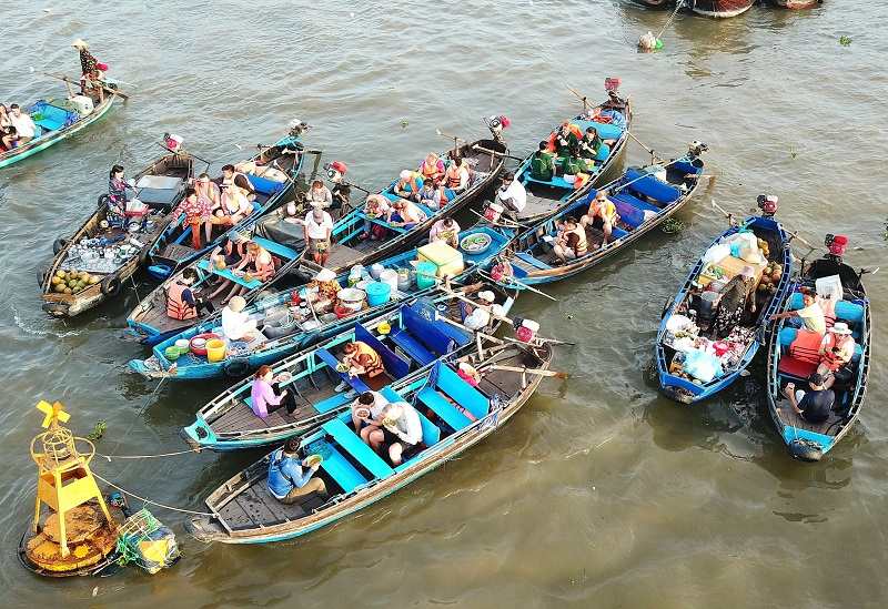 Bắt đầu lịch trình du lịch Cần Thơ 2 ngày 1 đêm bằng chợ nổi Cái Răng