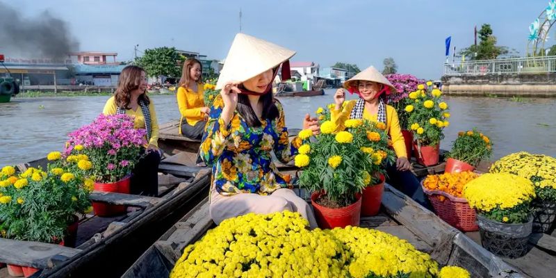 Đừng quên chống nắng trước khi tham quan chợ nổi