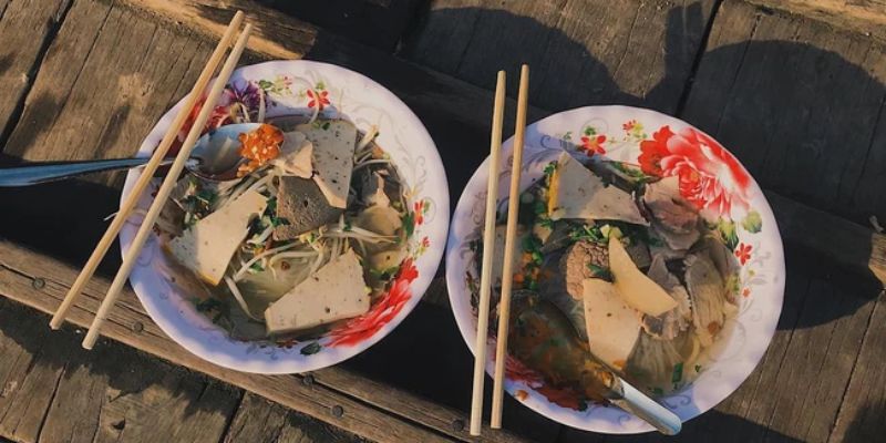 Hủ tiếu Long Xuyên với nước dùng đậm đà