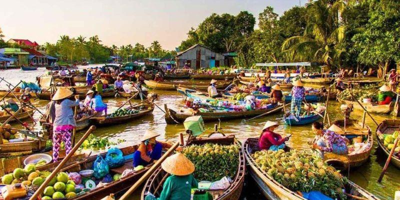 Chợ nổi Long Xuyên mang đến khung cảnh rất thơ mộng