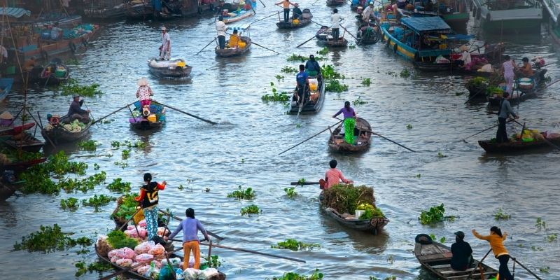 Trải nghiệm mua bán trên sông tại chợ