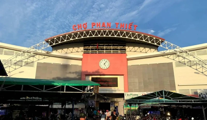Cổng chính chợ Phan Thiết