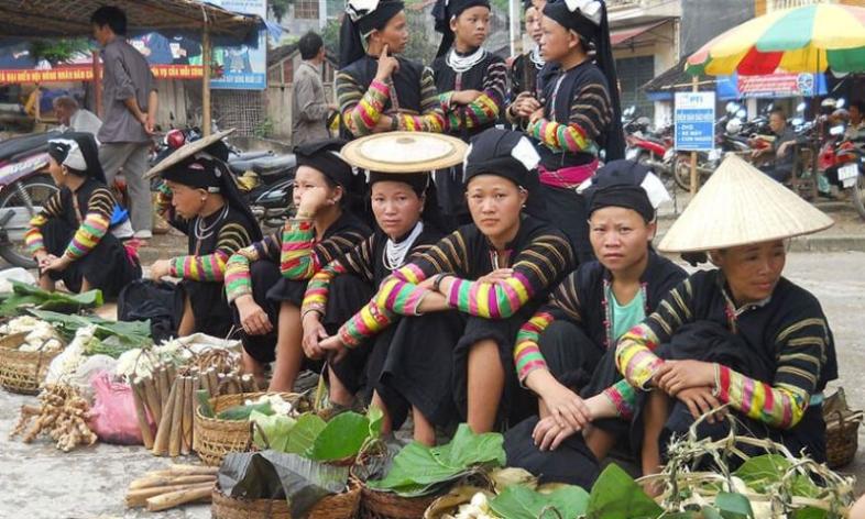 Chợ phiên là nơi bán nhiều đặc sản truyền thống