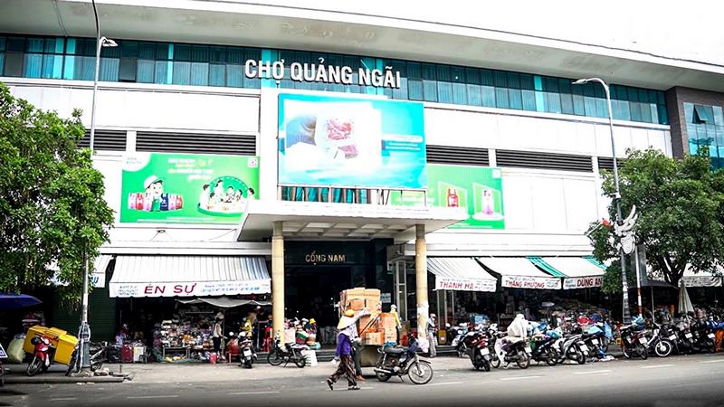 Chợ Quảng Ngãi sầm uất mua bán hàng ngày
