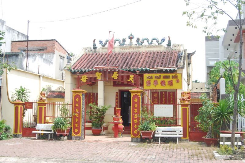 Tới chùa Bà Thiên Hậu cần chú ý cẩn thận