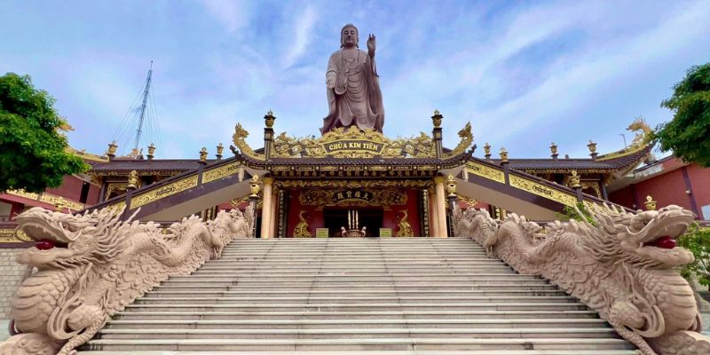 Mỗi khung cảnh trong chùa đều mang vẻ đẹp yên bình, thanh tịnh