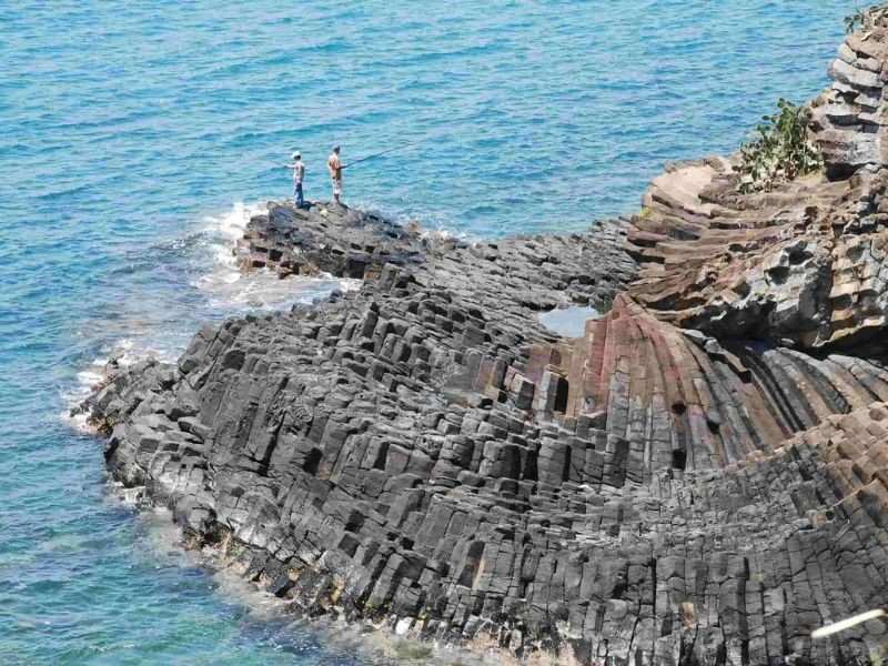 Ghềnh Bàng là nơi dành cho những ai thích khám phá