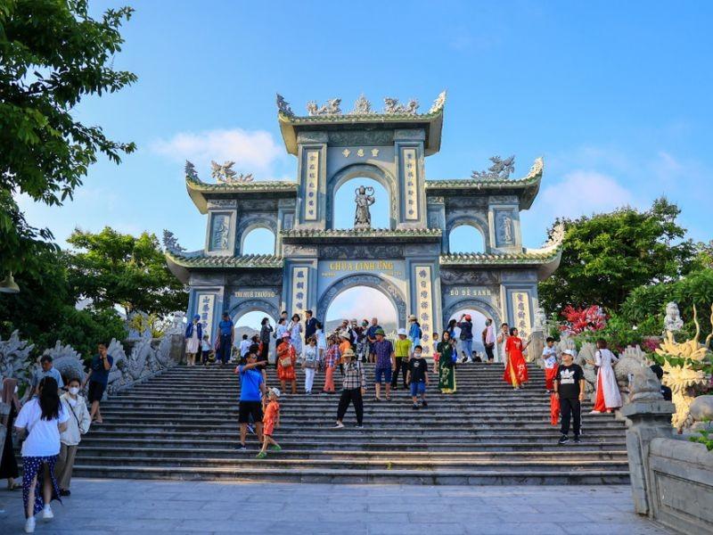 Ngôi chùa là nơi để chiêm bái và cầu nguyện, tìm lại sự thanh tịnh