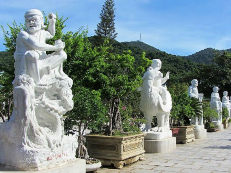 Những tượng Phật được điêu khắc tinh xảo