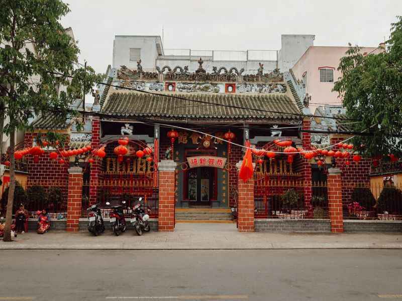 Nằm nổi bật trên con phố nhờ kiến trúc riêng biệt