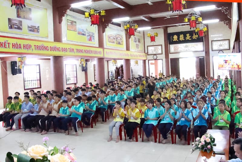 Khoá tu thường niên thu hút nhiều phật tử tham gia