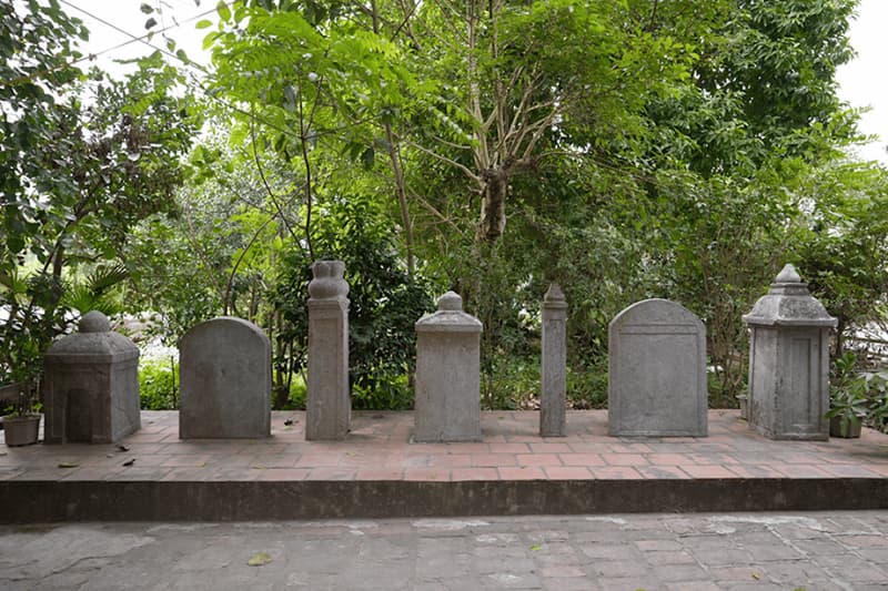 Chùa Thiên Ấn có hệ thống văn bia và bia ký cổ ghi chép cụ thể quá trình hình thành