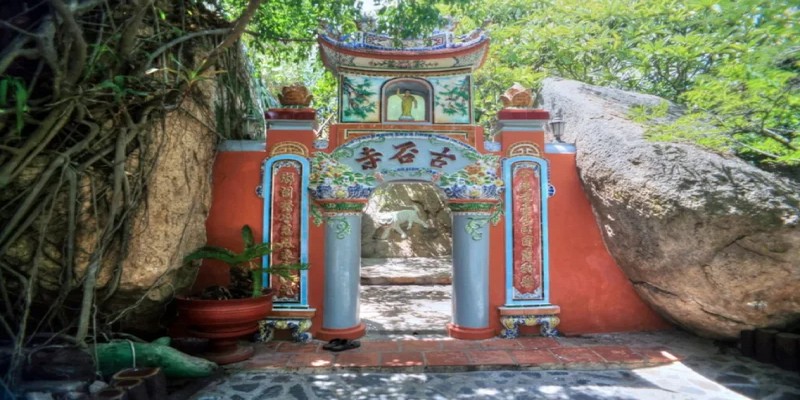 Chuẩn bị đồ dùng cần thiết bởi quanh chùa chưa có nhiều tiện ích