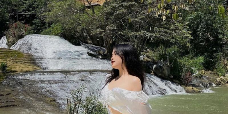 “Thả dáng” đẹp ngất ngây tại thác Đăng Mò