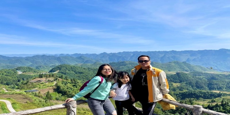 Nhiều gia đình lựa chọn cho trẻ em đi du lịch Hà Giang