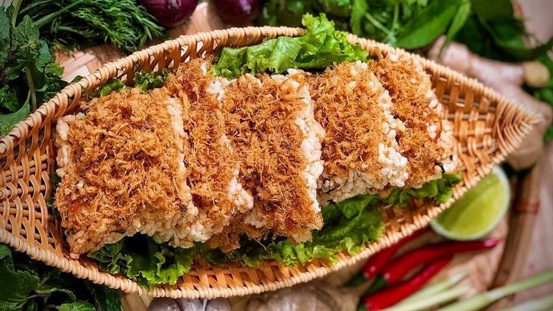 Có nhiều đặc sắc thơm ngon được bày bán nhiều