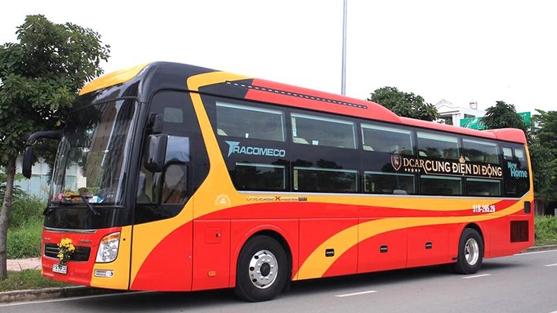 Có nhiều tuyến xe khách tới bãi Dài