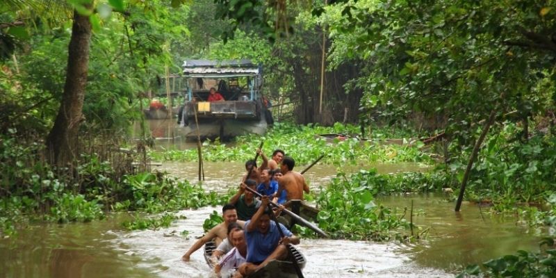 Trải nghiệm đời sống miệt vườn với hoạt động thả lưới, đặt lờ bắt cá