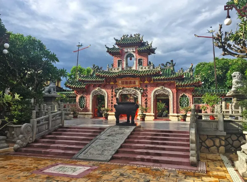 Hội quán vào ngày lễ thường rất đông đúc