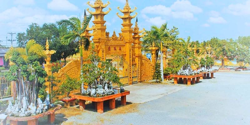 Cổng Tam Quan - Lối vào của ngôi chùa