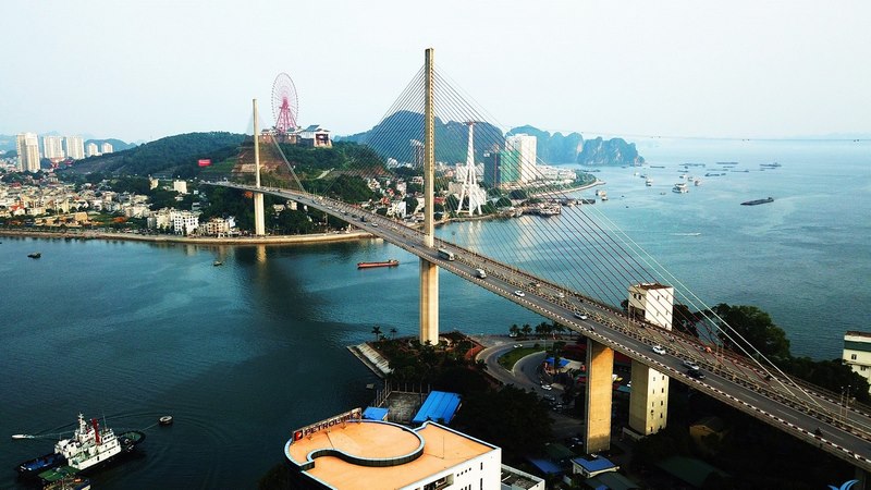 Công trình cầu Bãi Cháy hùng vĩ